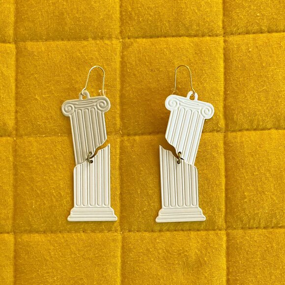 While Odin Sleeps - White Column Earrings - Picture 1 of 2